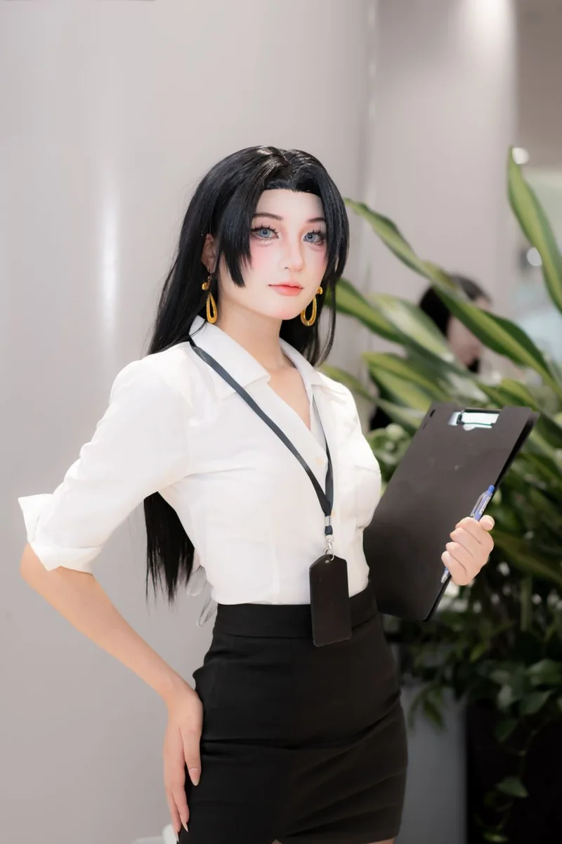 动漫视觉创作工作室交付的插画成图，呈现角色的构图与画面完成度
